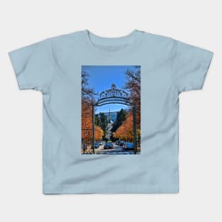 Spain. La Granja de San Ildefonso. Gates of the Royal Palace. Kids T-Shirt